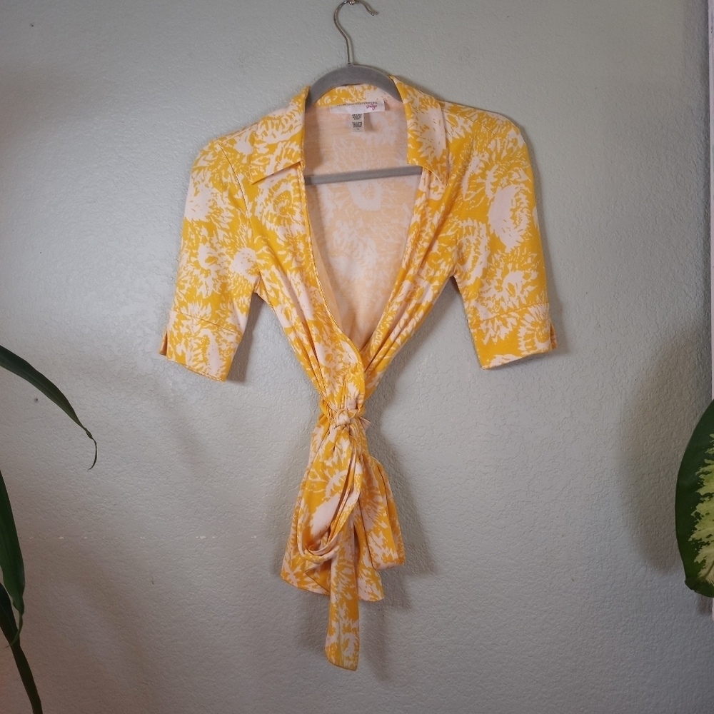 Diane Von Furstenberg Silk Vintage  Floral Deep V Neck Iconic 90s Retro Wrap Top